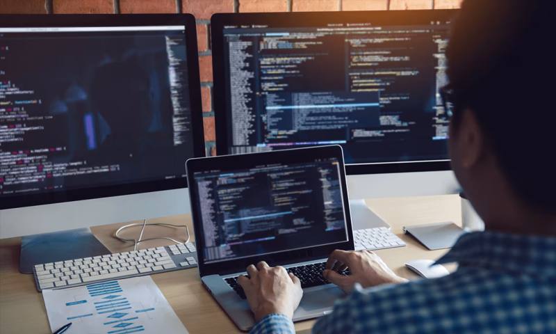 数据科学选型：R与Python如何赋能临河区网站建设？